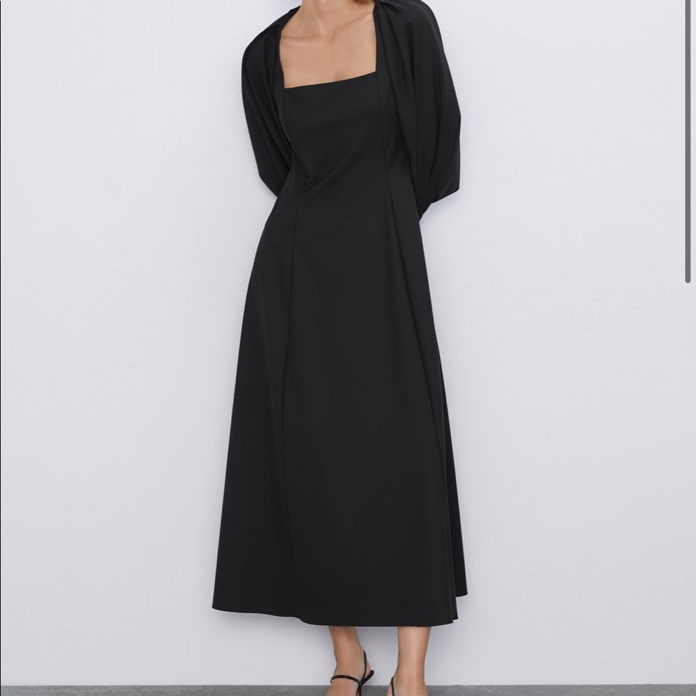 Zara Voluminous Black Heavy weight dress size M